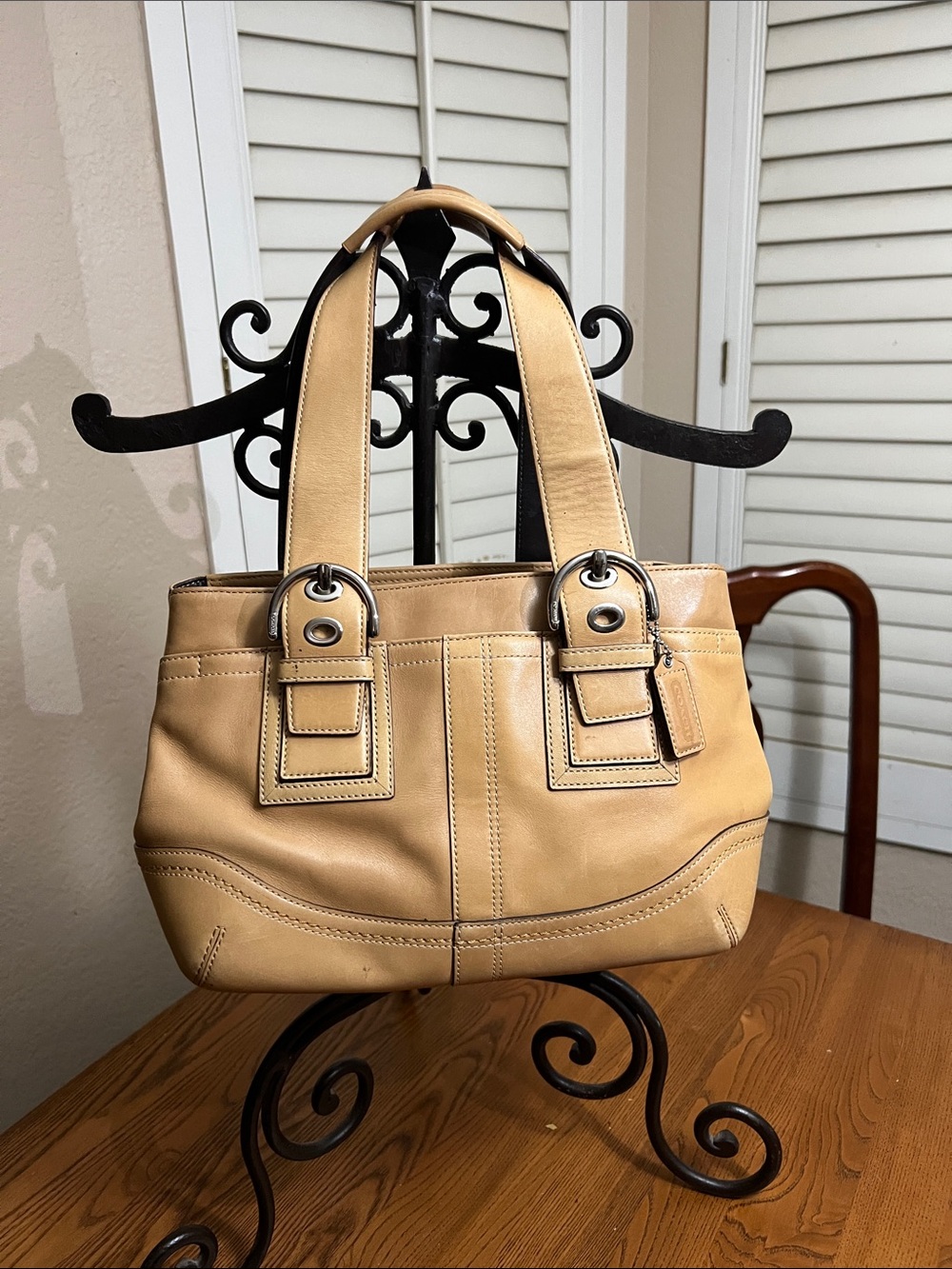 Coach Beige/Tan Leather Shoulder Bag